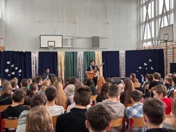 8d3041ce-1bfe-4f21-a634-fc69c75cb0b6