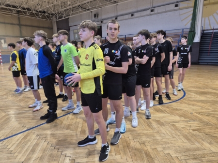 Czwarte miejsce w zawodach powiatowych piłki ręcznej chłopców