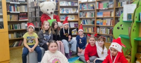 Mikołajkowe czytanie na dywanie