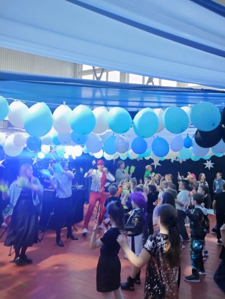  Bal karnawałowy – szkolna choinka pełna radości i tańca