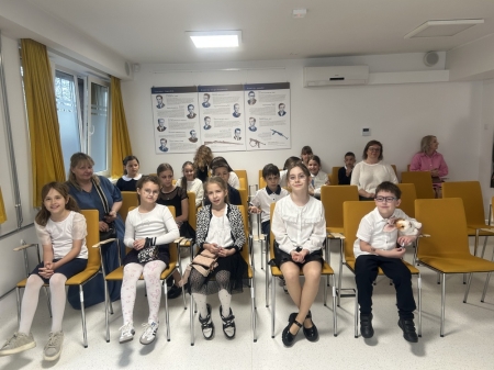 M. Kalinowska i J. Kluska w III etapie konkursu recytatorskiego „Świerszczykowe wierszyki”