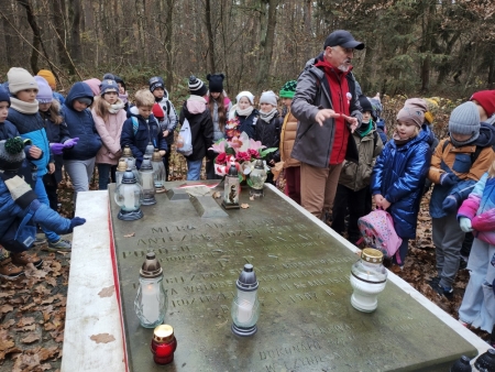 Rajd patriotyczny do Mogiły w Lasku Miejskim