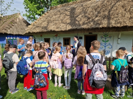 Wizyta klas 2b i 2c w skansenie przy Muzeum w Łowiczu